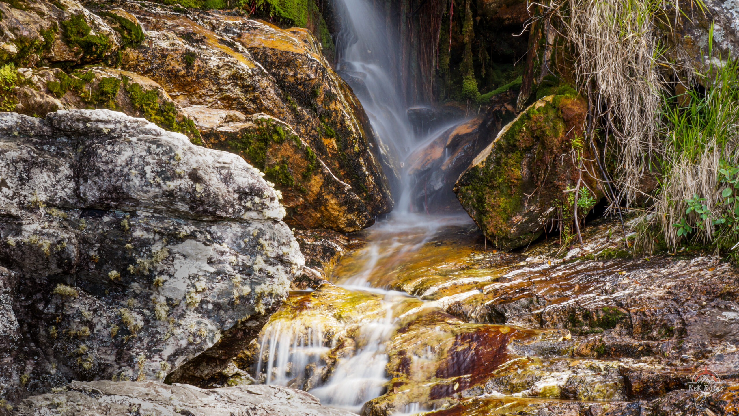 Cachoeira na trilha do Cerrado no Parque Nacional da Serra da Canastra.